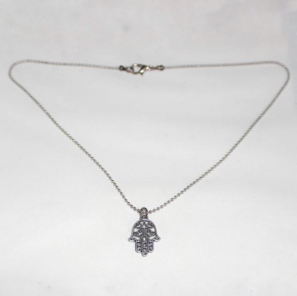 Inverted patterned Hamsa necklace - Picture 3 of 5